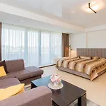 Mini Sun With Private Garage Parking Apartamento Palanga