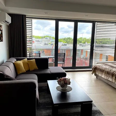 Apartment Mini Sun With Private Garage Parking *