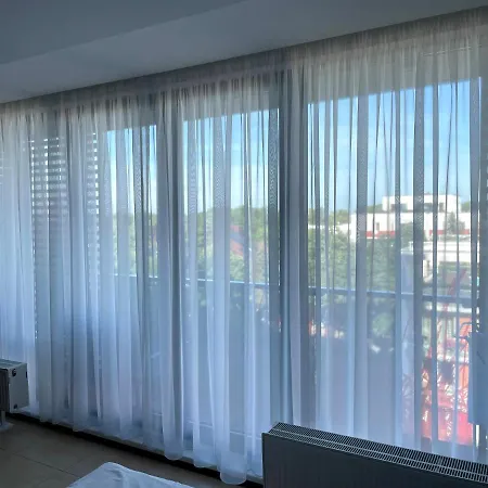 Mini Sun With Private Garage Parking Apartment