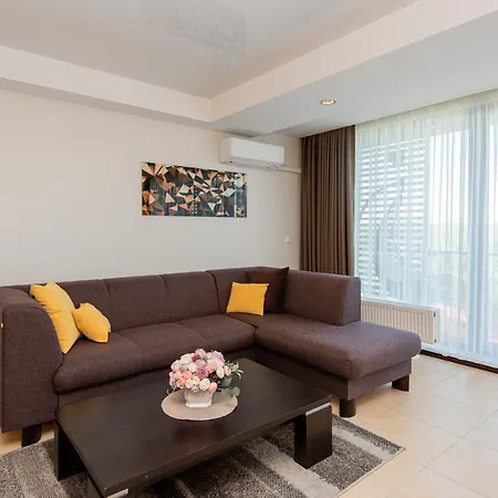 Апартаменты Mini Sun With Private Garage Parking