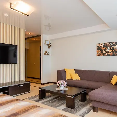 Mini Sun With Private Garage Parking Апартаменты *