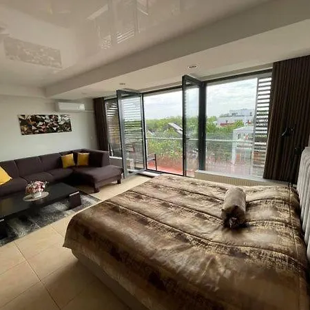 Apartment Mini Sun With Private Garage Parking *