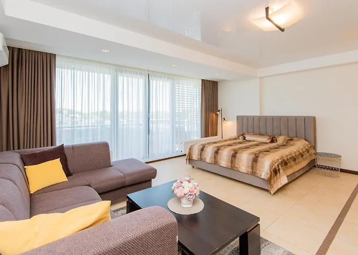 Mini Sun With Private Garage Parking Apartamento Palanga